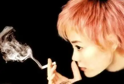 女星抽烟莫文蔚性感王菲随性她们为拍戏学抽烟