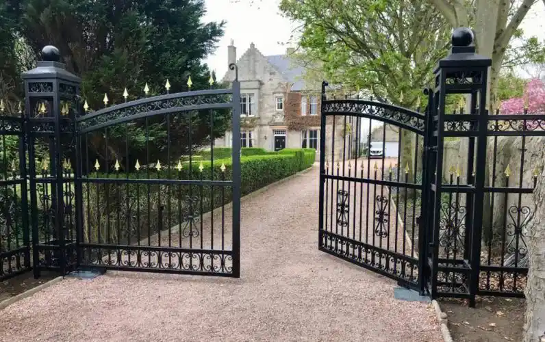 定制西安铁艺大门的因素