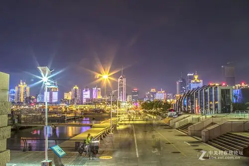 夜色下的情人坝