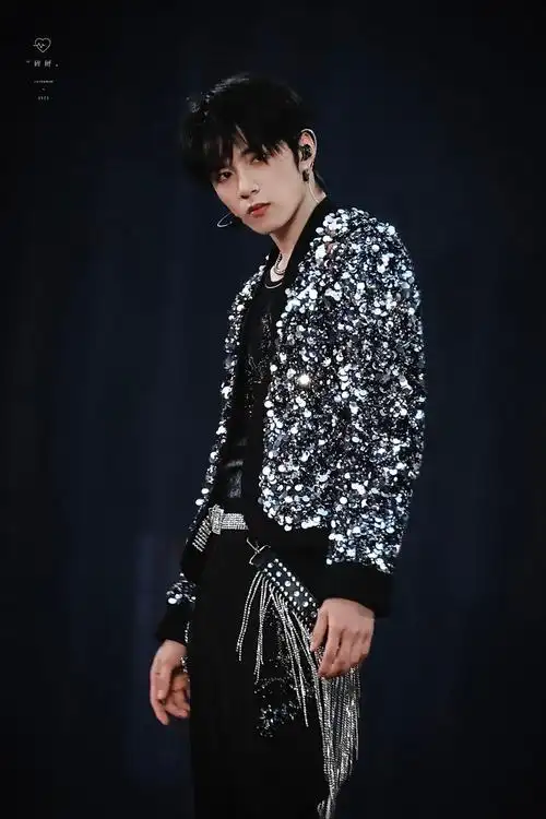 刘耀文last night#92#刘耀文跳舞好帅#    狠狠帅气!