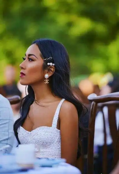 吉克隽逸个人简历身高体重,吉克隽逸穿抹胸裙_百科_善恶网