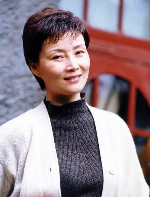 上海演员朱茵62岁老戏骨朱茵近况