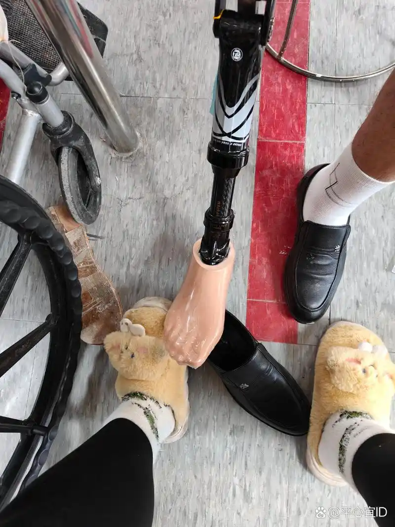 出用了两个多月的大腿假肢,价格很合理,质量保证一点问题都没有.