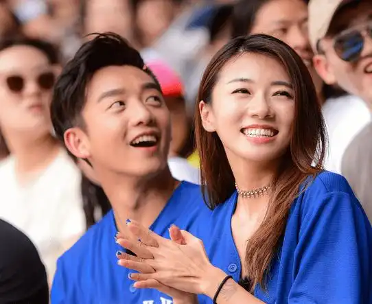 郑恺前女友程晓玥罕晒近照,前凸后翘走姿气势汹汹,疑有新恋情_活动