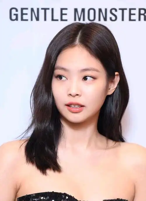 小沈阳14岁女儿正脸照曝光,网友评像金智妮.