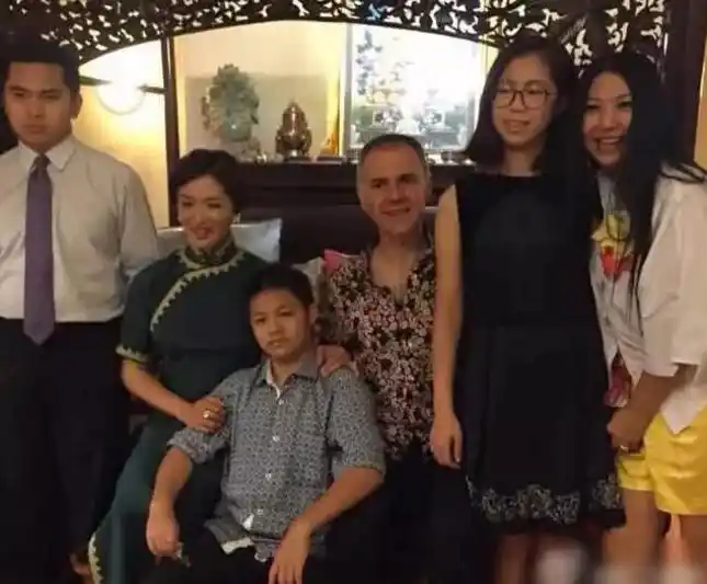 金星带女儿逛街,改性别不改"直男癌"的她,能把孩子教成什么样