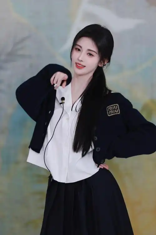 发现祎条线索#补档昨日#花间令#杨采薇/上官芷@鞠婧祎直播现场活动图