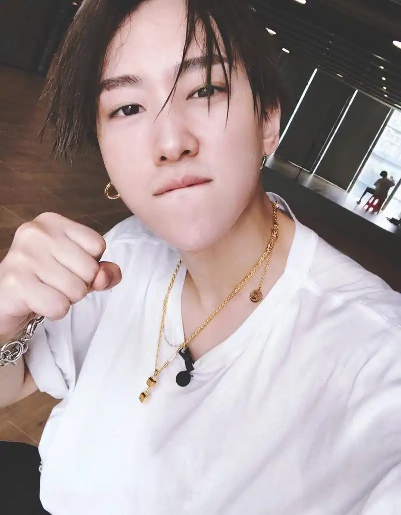 2017快男魏巡,作为快男四强的唯一80后,走到今天这一步有点大器晚成的