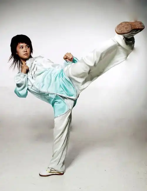 美女车祸现场视频陈氏太极拳传人"太极美女"马畅江西车祸遇难(图)