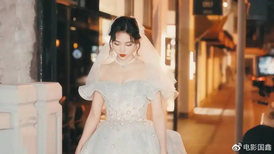 snh48许佳琪毕业婚纱照,美艳动人,网友:美如落入人间的仙女!