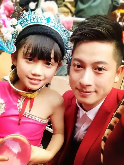 罗彬和老婆的结婚照片