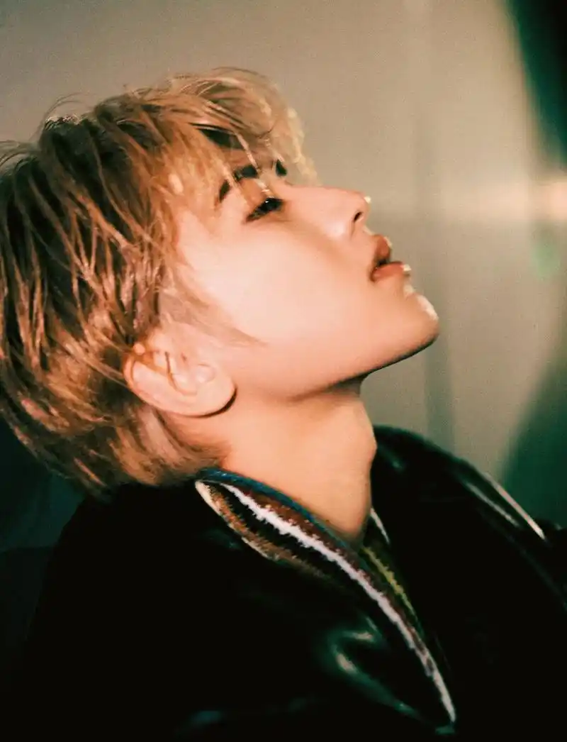 蔡徐坤港风夜色大片#蔡徐坤晒隧道写真 新图好帅! - 抖音