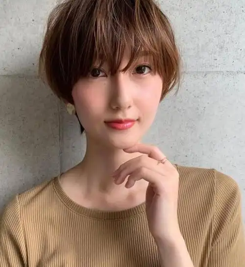 中性风短发正流行 这么剪头发又甜又飒_女生短发 - 美发站