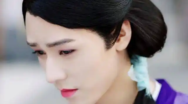 《山河令》一炮而红,后续在《绝世千金》中,龚俊男扮女装令观众