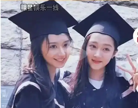 文| 拾遗来源 | 拾遗(id:shiyi201633)01同班同学,只是代表你们坐在同