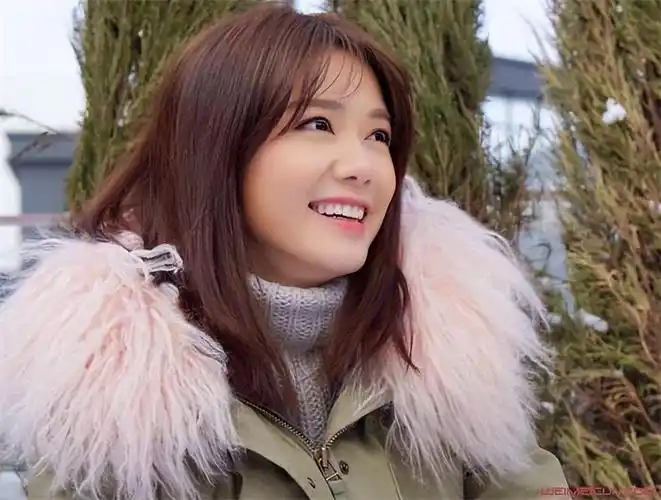 回顾明星女孩任达华女儿18岁名下三十套房黄磊女儿16岁当导演