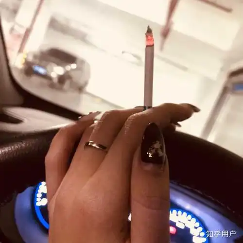 抽烟的女生是什么样的女生?