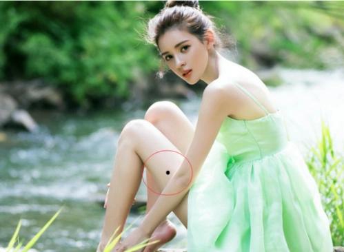 大腿上有这几颗痣必定大富大贵,财运大发