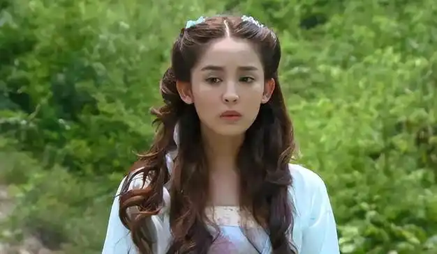 事实证明一副好牌打得稀烂的古力娜扎走上了另一条路