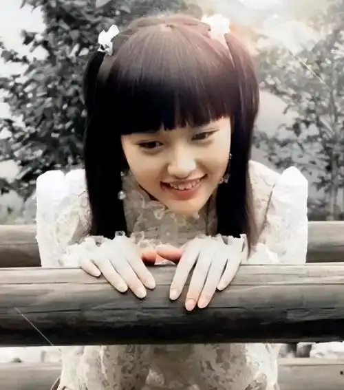 知名演员唐嫣:感谢父亲一路守护我,成名背后也有泪水