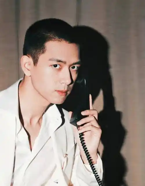 原创明星剪寸头最考验颜值颜值不高不敢剪肖战李现龚俊颜值变化大