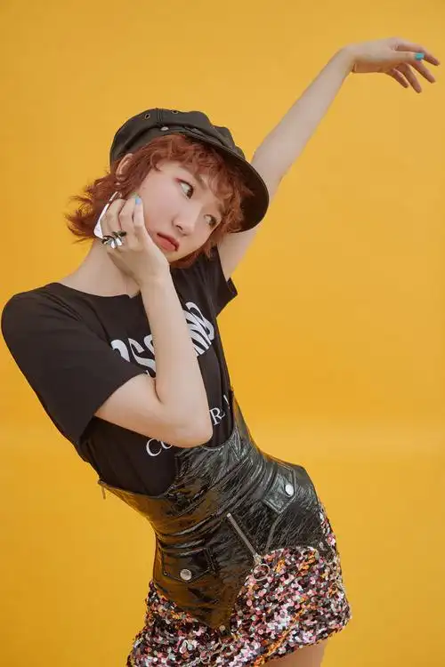 汪睿登陆飞宝传媒 鬼马上身偷穿大人西装玩转摩登风