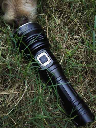 wuben务本t102 xhp70 远射王 3200流明手电 26650电池 直充充电