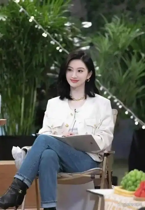 被偷拍被揩油被污名化内娱对女明星们的恶意真的太大了