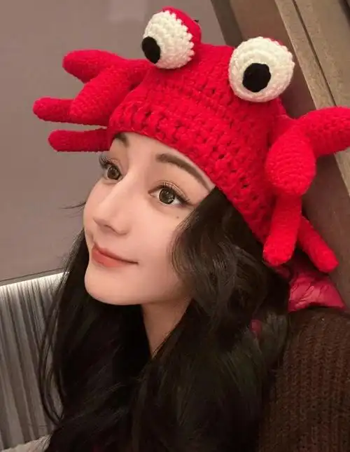 240207 迪丽热巴短发造型惊艳亮相,魅力发型引网友热议