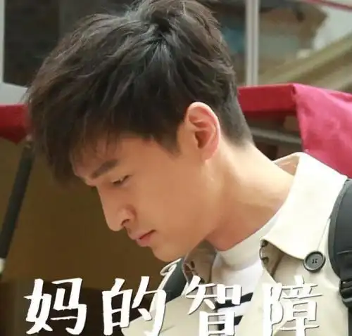 原来你是这样的男神胡歌当街逗狗反复调戏