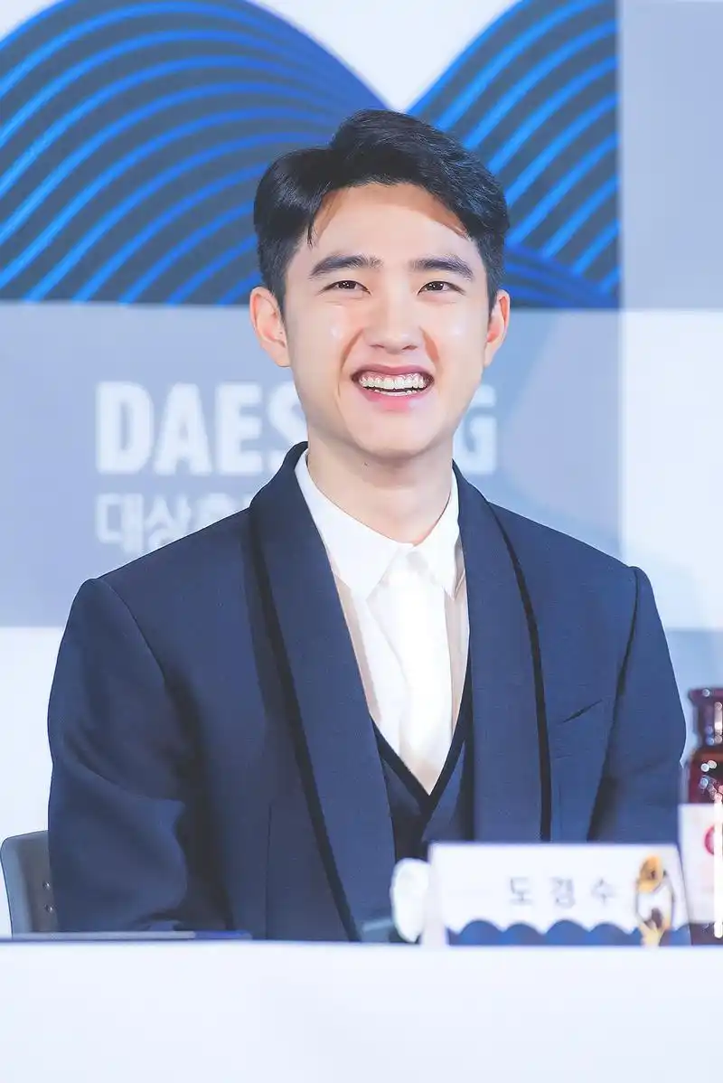 exo都暻秀出席第39届青龙电影节活动,你的好友心形嘴嘟嘟上线!