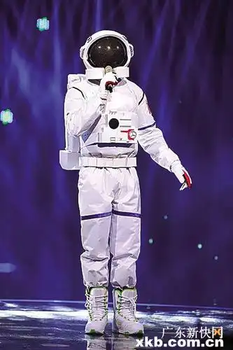 奥运冠军空降《蒙面唱将猜猜猜》