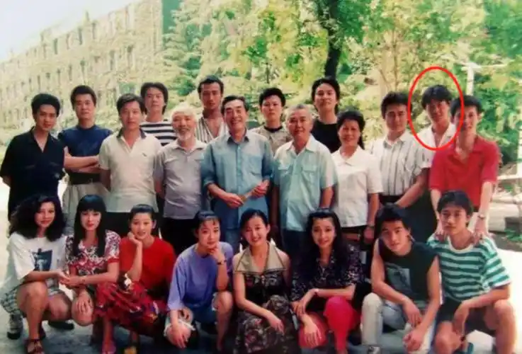 回顾何冰跑龙套到演员明星坦言能娶到李海洋像捡到宝