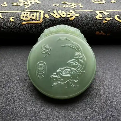 天然和田玉花开富贵吊坠