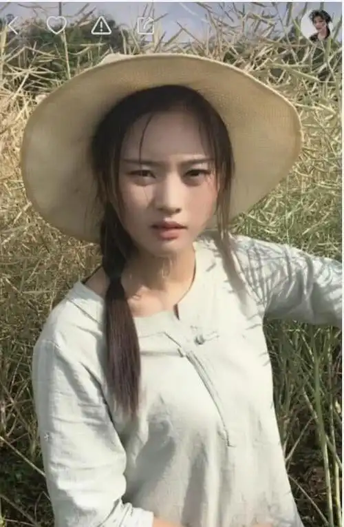 快手杨超越走红撩起头发的那一刻网友是心动的感觉