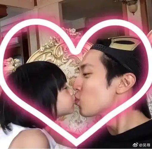 例如,吴尊第一次将女儿曝光在大众面前,他用的介绍就是「我的新情人」