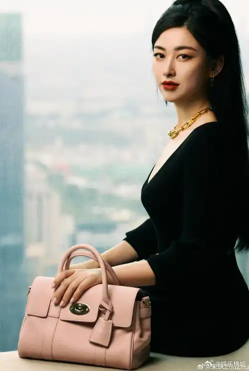 朱珠看芭比的造型