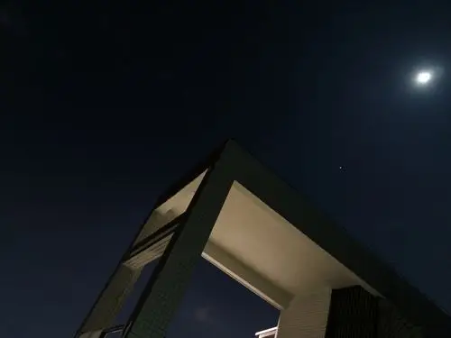 夜晚的天台楼顶