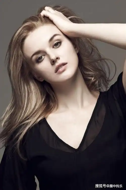 伊莉莎她是乌克兰当地的女星,不仅仅是一位专业演员,还是一位美女主持