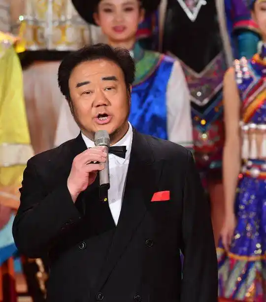 封面独家丨川籍歌唱家霍勇分享与老艺术家春晚同唱《我和我的祖国》