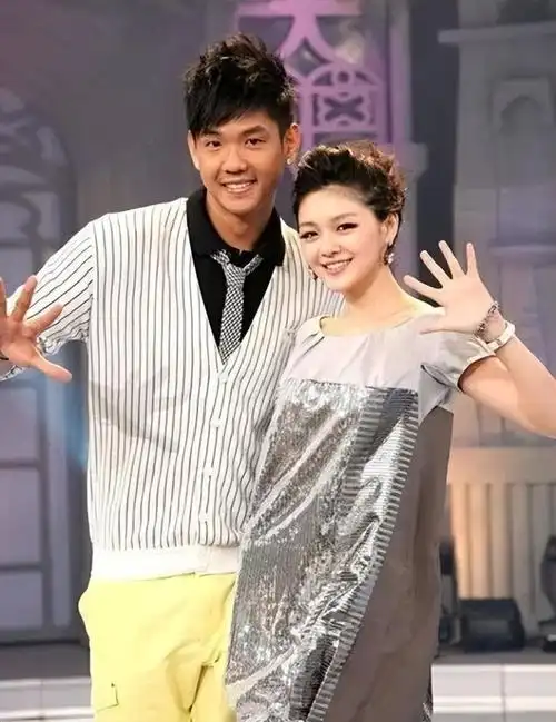 不成疯便成魔,从一脸体面到一地鸡毛,大s这些年都经历些什么?插图17