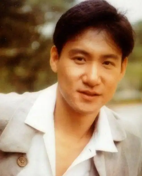 刘德华年轻时英气逼人. 张学友气质高雅. 周星驰生动活泼.