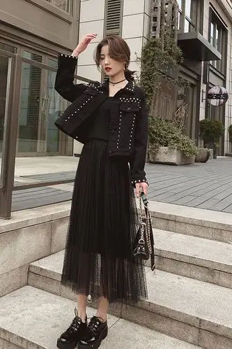 > 黑色牛仔外套