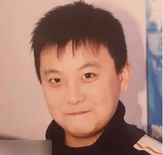 李现小时候是小胖?杨紫旧照承包笑点,他们的童年照也太可爱了吧_当代