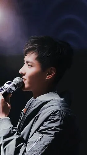 吴亦凡西游路演黑发路透,不管怎么说颜没得挑