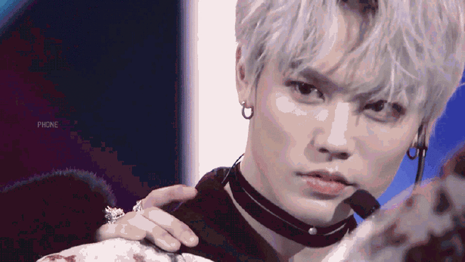 啥都抄 微博文案都抄 现在直播话都说不清楚  估计林彦俊留着的粉丝也