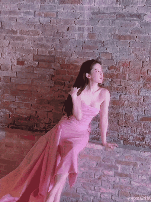 刘亦菲##刘亦菲粉色抹胸长裙造型##刘亦菲宝格丽全球品牌代言人