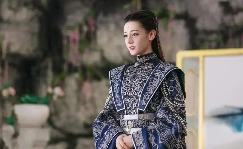 迪丽热巴新剧发型被嘲,古装美人为何滑铁卢,浓颜美人如何穿搭