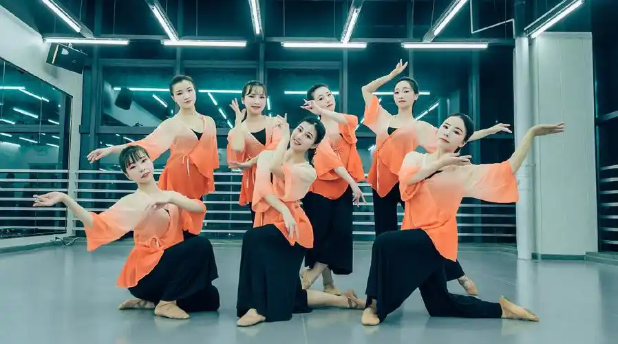 十一笔,情字终于生成,相思债却催痛痴心人~  @微博舞蹈特别声明