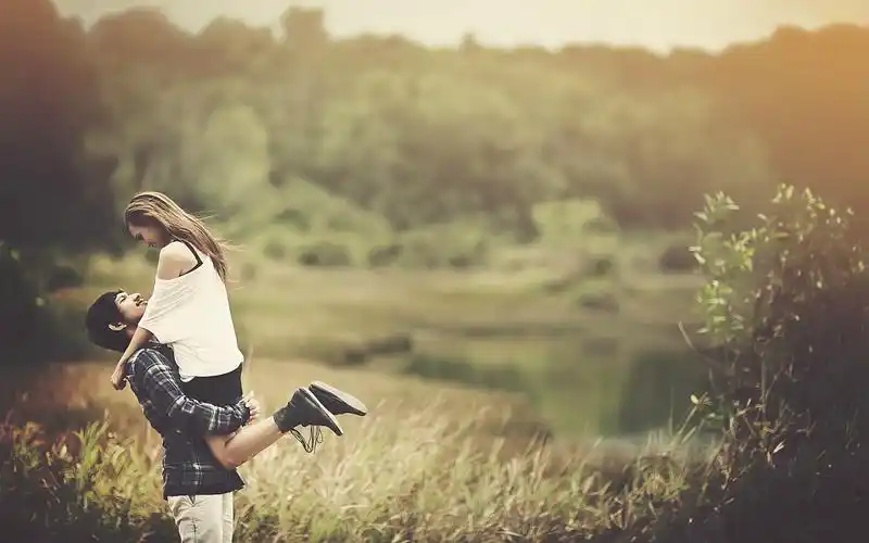 温暖甜蜜的拥抱图片其他人物姿势拥抱搂抱